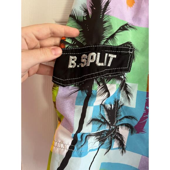 B. Split Tropical Hawaiian Palm Board Shorts - Picture 3 of 8